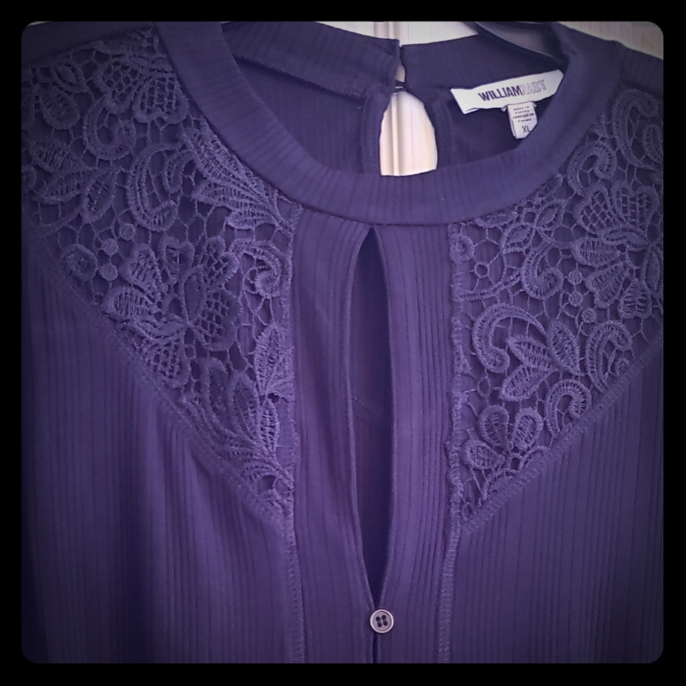 Choker / Peek-a-boo Long-sleeved Top